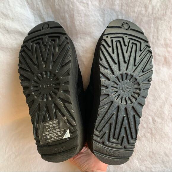 UGG Neumel Heritage Platform Suede Sherpa Tie Mini Ankle Bootie Boots Black Red - Picture 5 of 9